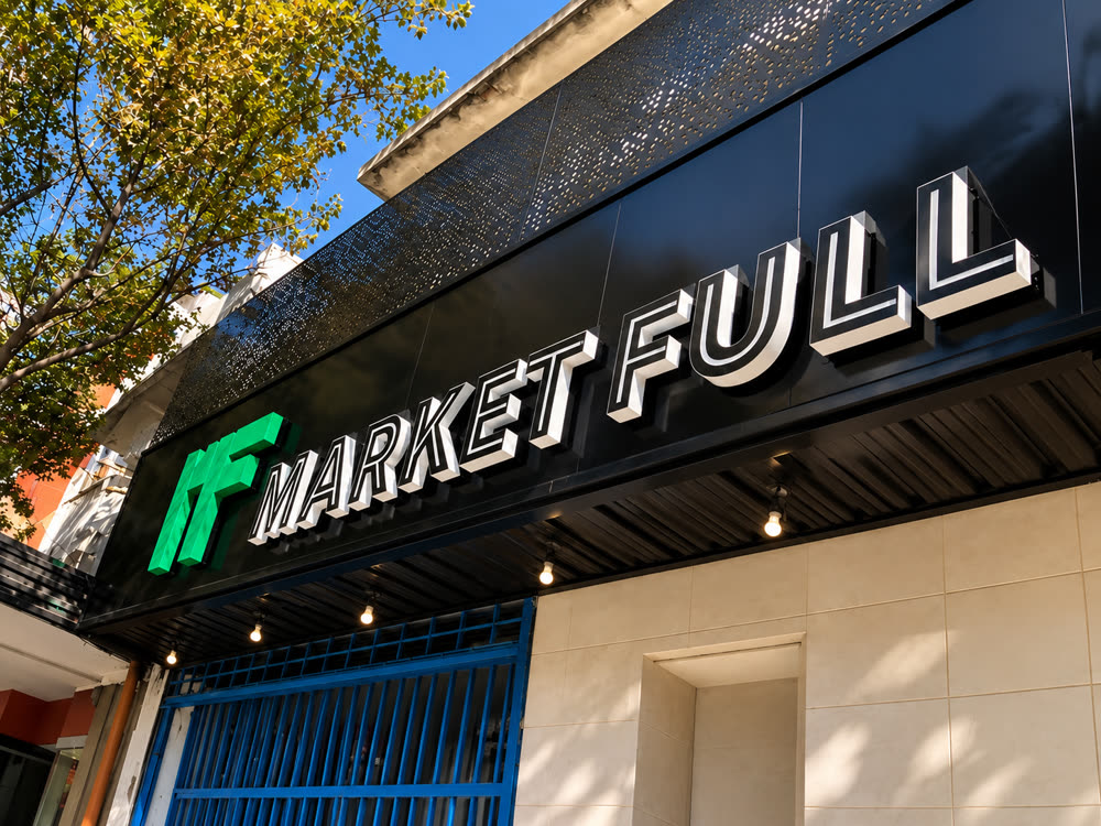 Letras corpóreas iluminadas de Market Full